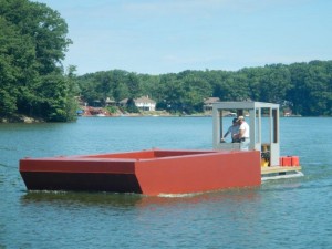 Push boat moving the dump scowl after launch